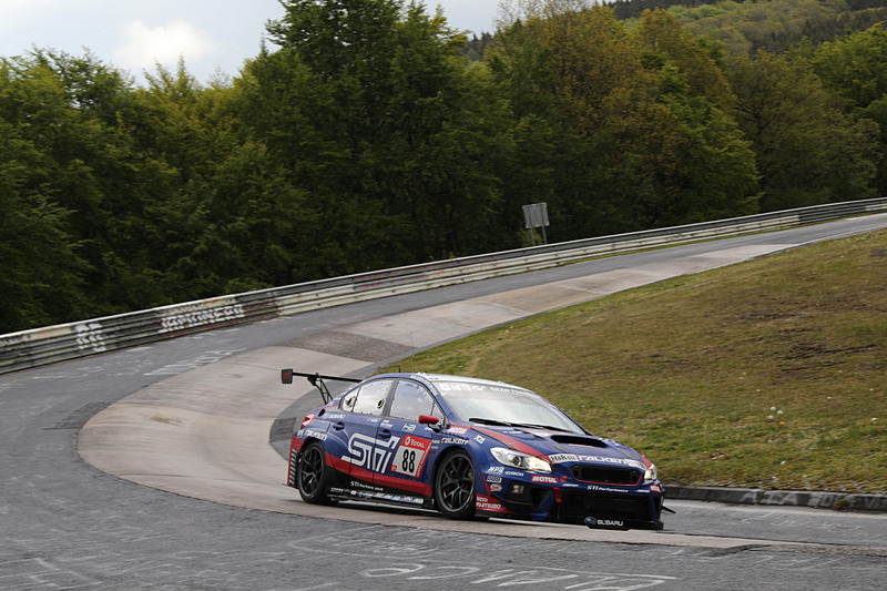 路面コンディションが変化していくなか、SUBARU WRX STIはタイヤテストも行ないながら走行を続け、ノートラブルで予選レースを走破した