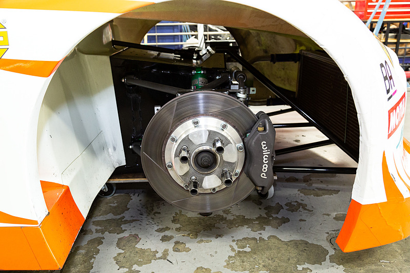 ブレーキパッドの選択は自由で、コクピットにはブレーキバランスを調整するスイッチが備わる