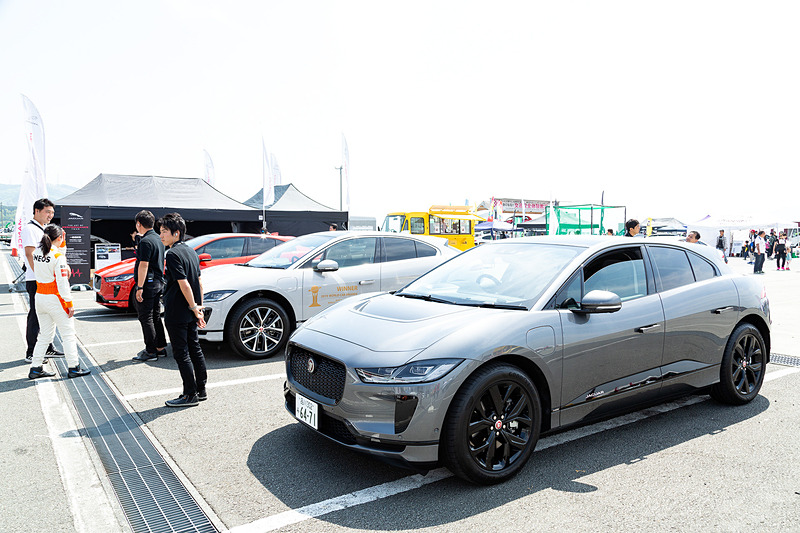 会場ではジャガーの最新モデル「I-PACE」の試乗会が開かれた