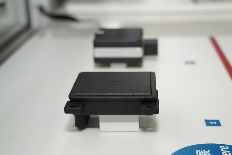 次世代レーダーは、現行品から約30%小型化、厚さは33mmから19mmに薄型化