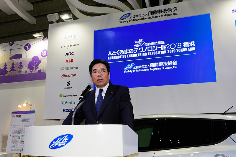 開会のあいさつを述べる 公益社団法人自動車技術会 会長 坂本秀行氏