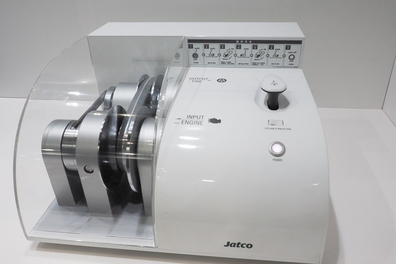 CVT作動原理モデルも展示してあり、実際にCVTの原理を体験できる