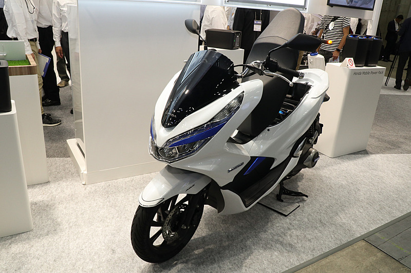 人気スクーターの「PCX」をベースにEV化したPCX エレクトリック