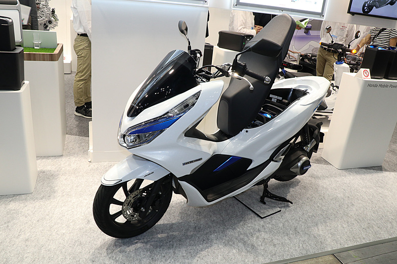 人気スクーターの「PCX」をベースにEV化したPCX エレクトリック