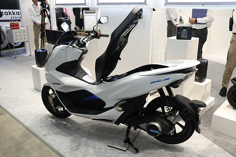 人気スクーターの「PCX」をベースにEV化したPCX エレクトリック
