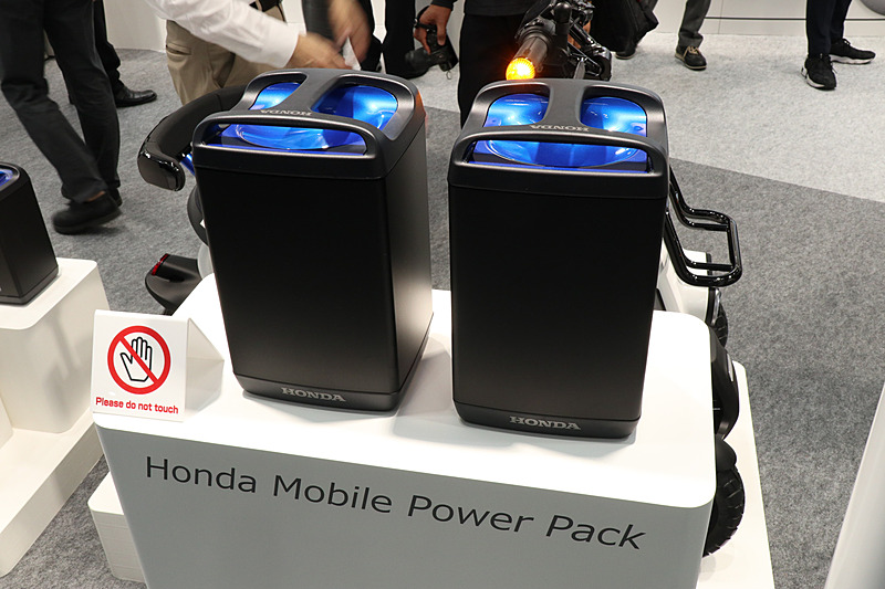 モバイルパワーパックの単体展示