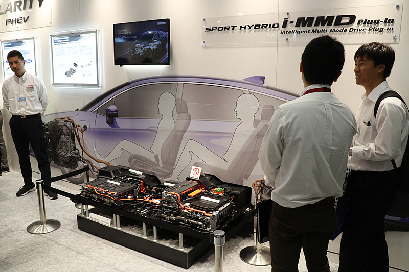 「クラリティ PHEV」のフロア下にレイアウトされる「IPU（インテリジェントパワーユニット）」のカットモデル