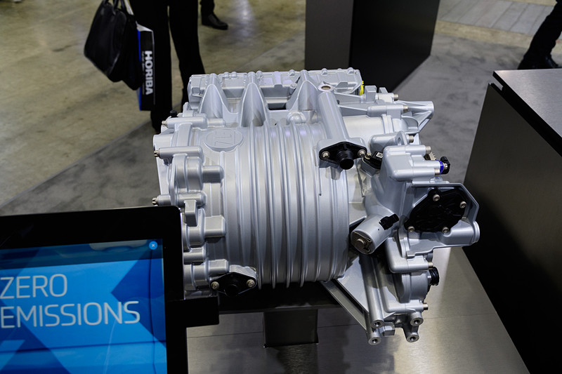 小型商用車向けの電動ユニットであるCeTrax Lite。ピーク性能は150kWという