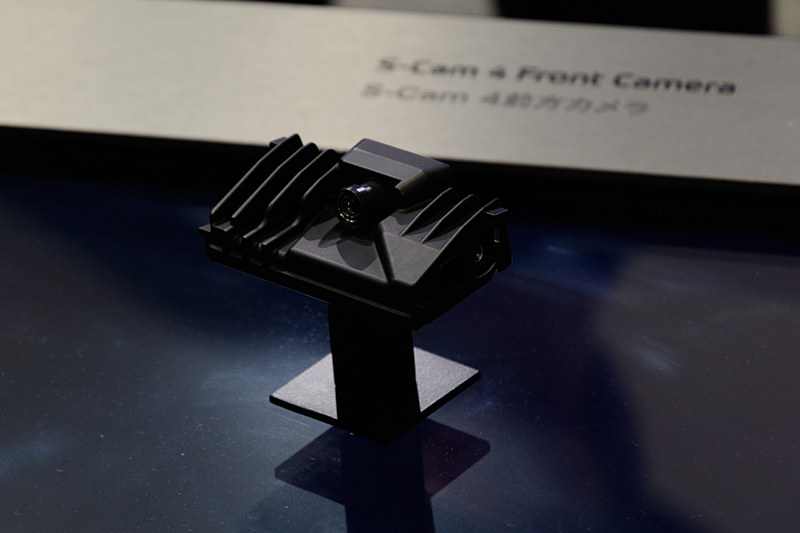 こちらはモノカメラのS-Cam 4。小型となったため、取付自由度も上がっている。ヒートシンクを備えるようになった