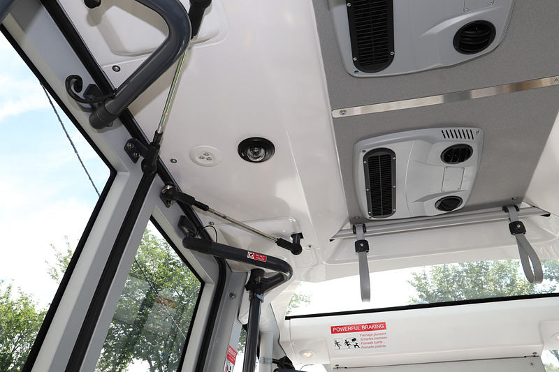 車内には遠隔で乗客の安全を見守るためのカメラが付く