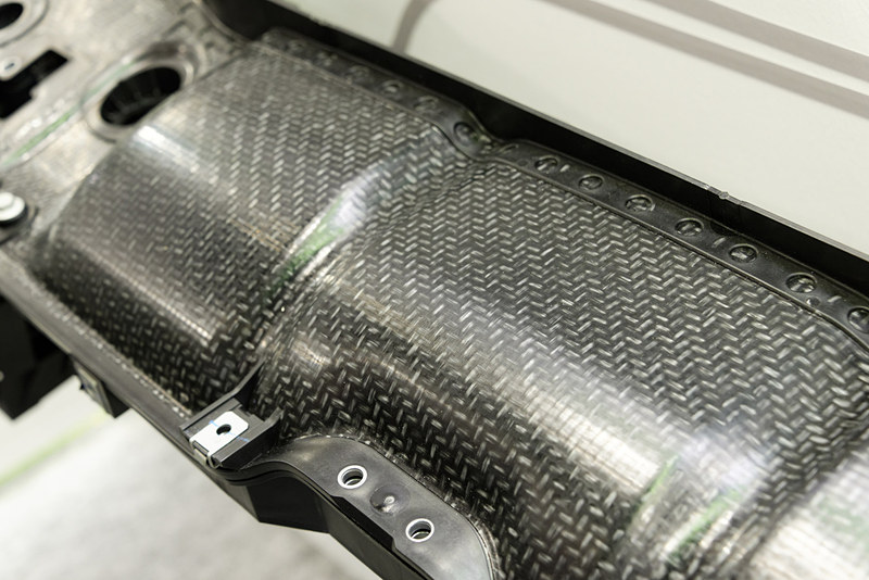 軽量ボルスター。樹脂でありながら、スチールと同等の強度で30％の軽量化を実現。耐食性にもメリットがあるという