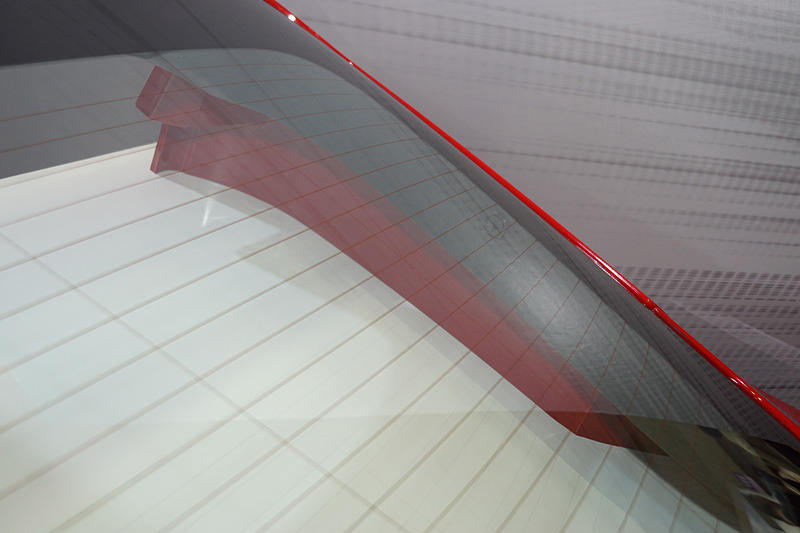 新型「スープラ」のリフトゲートには樹脂製のフレームが採用されている