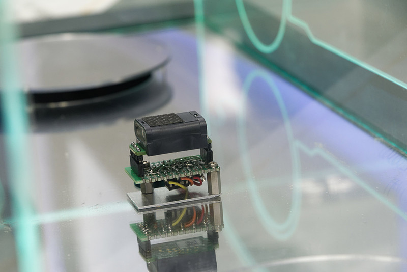 車内のCO2濃度を検知できるセンサー。濃度が上昇した際に自動で換気を行なうようにすれば、居眠り運転の防止にも役立つだろう