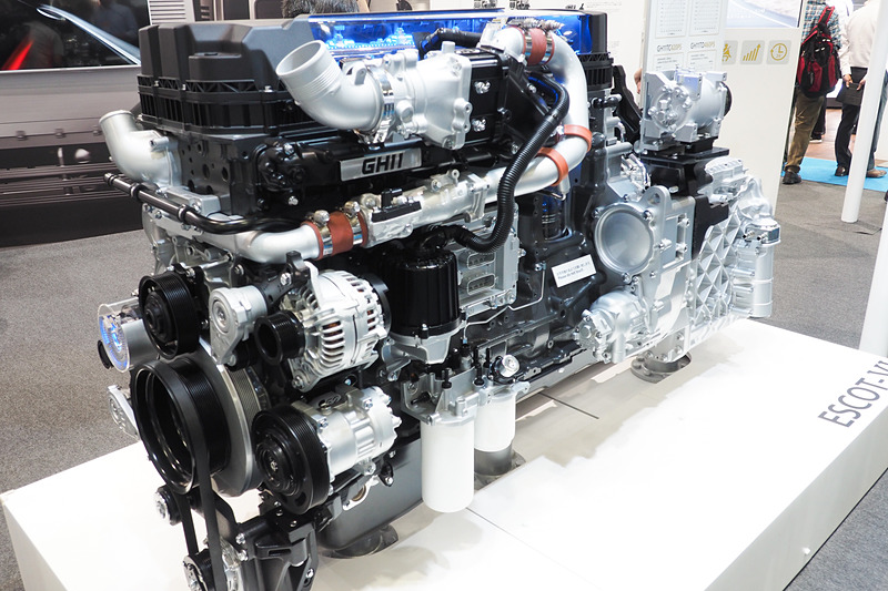 UDトラックスのブースにはGH11エンジンを展示