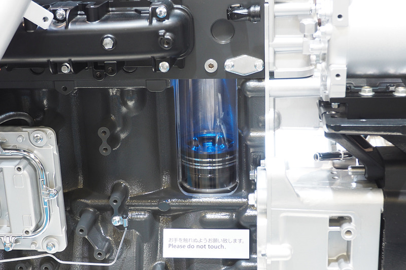 独自の形状をしたピストン上部と燃焼室