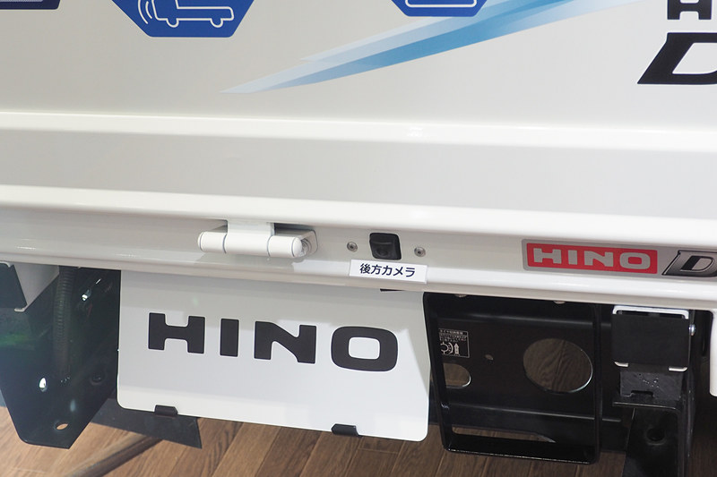 後方カメラも搭載する