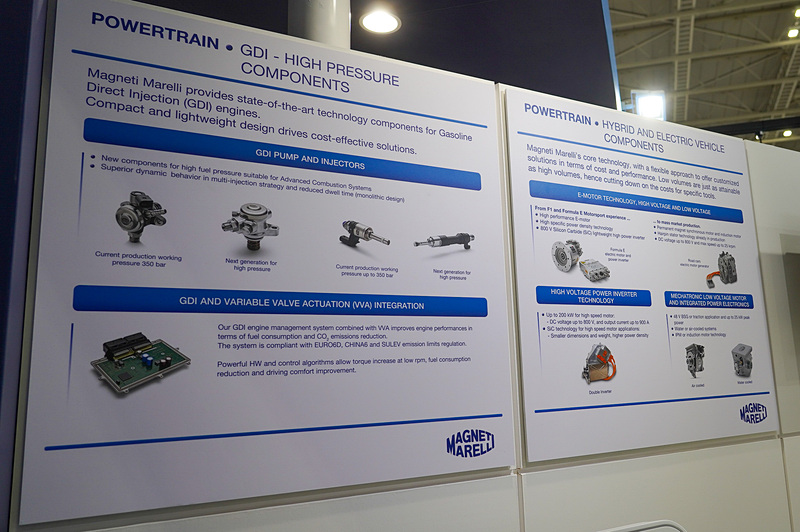 展示はそれぞれ両者のブランドで行なわれていた
