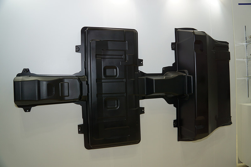 EV（電気自動車）向けに開発したバッテリーを保護するためのカバー