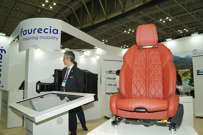 フォルシアブースに展示されたシート