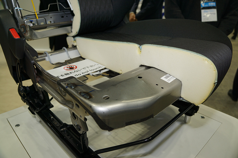 フォルシアブースに展示されたシート