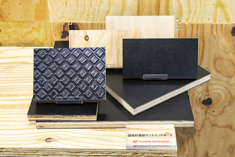 ラワン材ではなく国産針葉樹を使ったサンドイッチボード