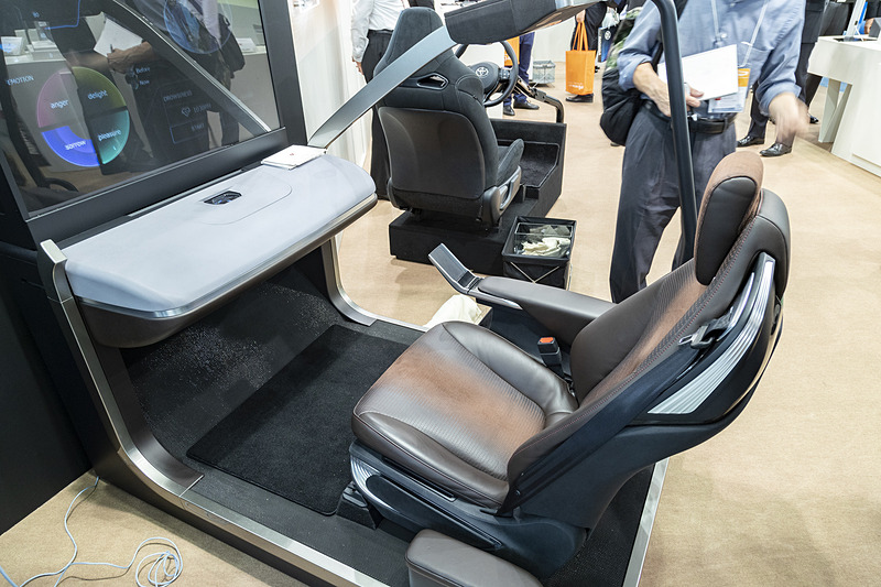 動的快適システム「AceS IUS」。シート座面に脈拍を取得するセンサーを内蔵するほか、触覚を刺激するためにマッサージ機能も付く