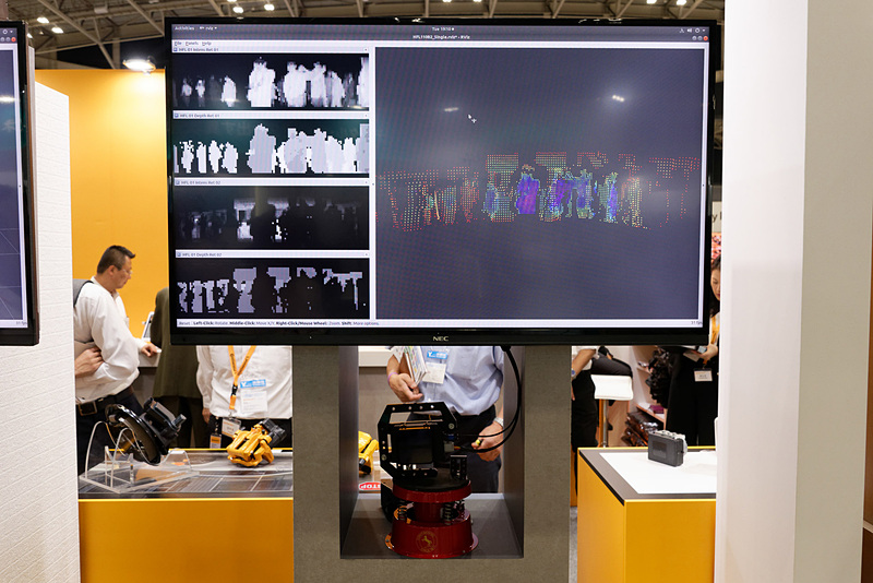 しかし映像はわずかに揺れているように見える程度で、物体の認識精度は振動を止めたときと全く変わらない