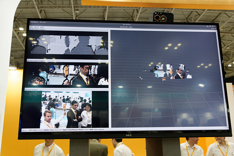 カメラで捉えたカラー映像と、モノクロもしくはドットデータのセンサー情報を統合し、より詳細な物体認識が行なわれる