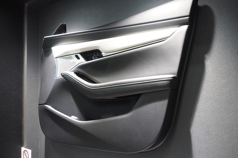 新型「Mazda3」などマツダ車のインテリアを展示