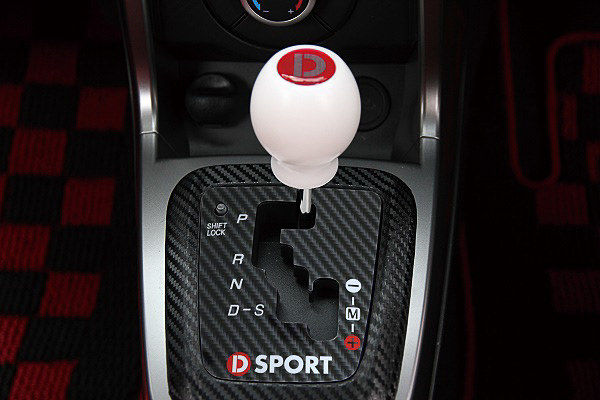 ダイハツ工業「コペン」用の「GTシフターキット」（写真はLA400K・CVT車用）