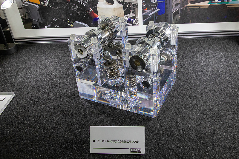 EMAG製「3次元カム研削盤」で削ったカムシャフトのサンプル