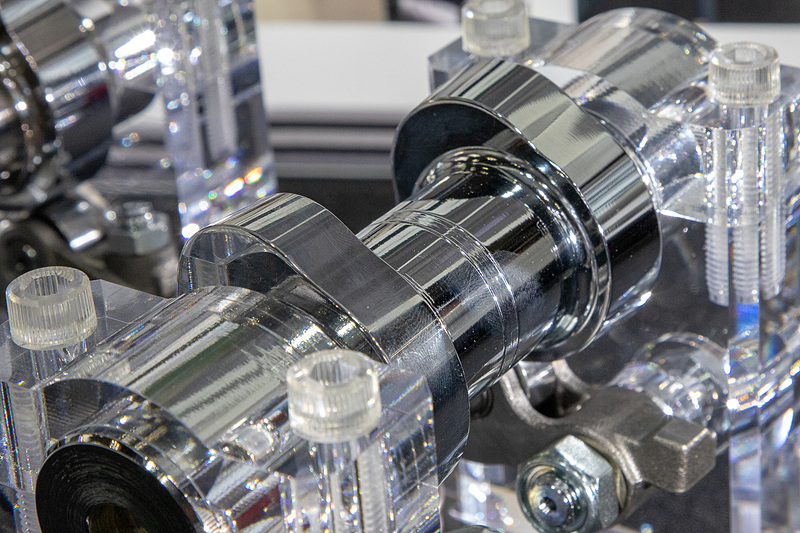 EMAG製「3次元カム研削盤」で削ったカムシャフトのサンプル