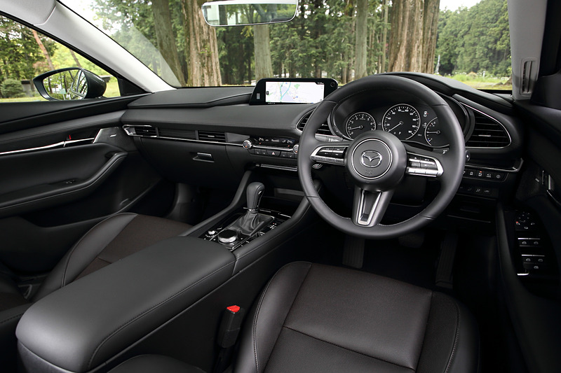 ブラックレザーのインテリア