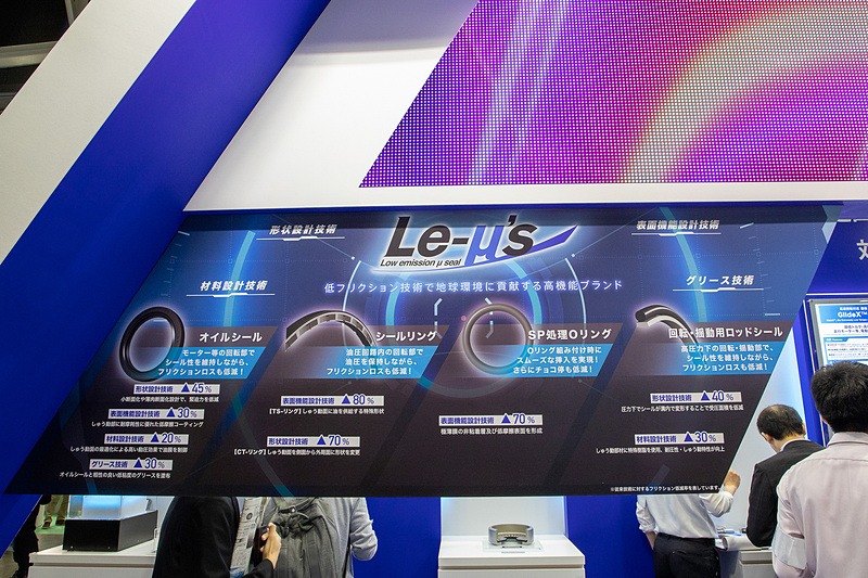 NOKブースで大きくアピールされていた「Le-μ’s（レミューズ）」シリーズ