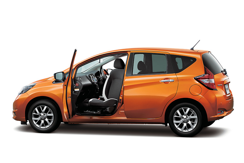 ノート e-POWER 助手席回転シート