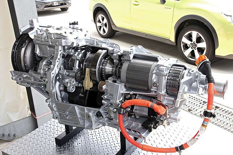 先代「XV ハイブリッド」のトランスミッション。リニアトロニックCVTが前提の設計