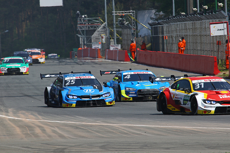 2周目に6位に浮上したロビン・フリジン（No.4）とフィリップ・エング（No.25）の5位争い