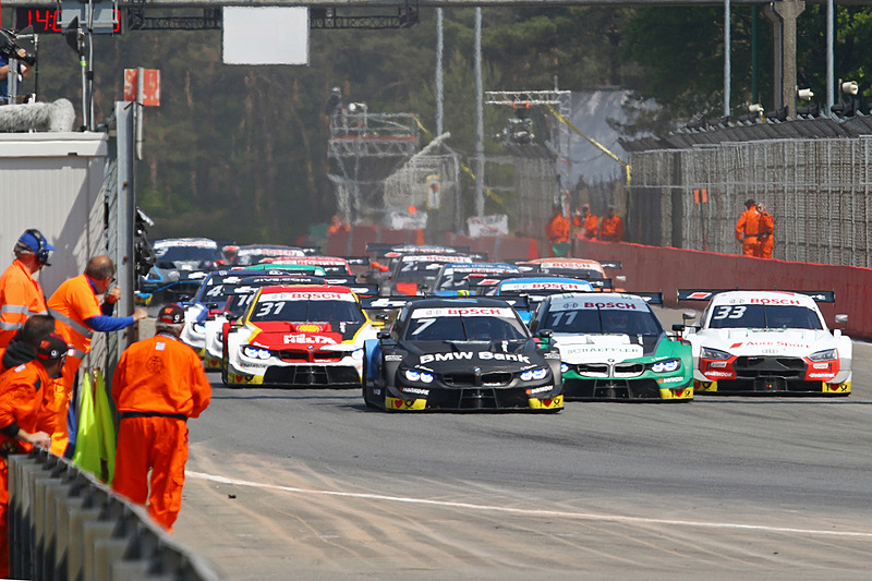 ブルーノ・スペングラー（No.7）がトップがトップでリスタート