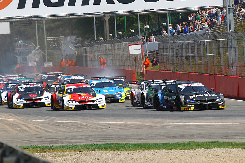 ブルーノ・スペングラー（No.7）がトップがトップでリスタート