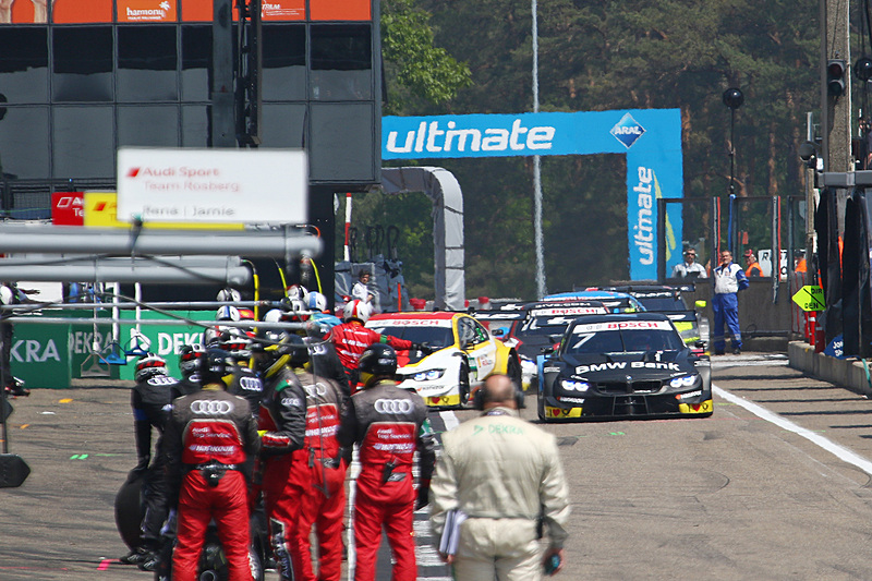 ブルーノ・スペングラー（No.7）、ティモ・グロック（No.16）、シェルドン・ヴァンデーリンデ（No.31）、ロビン・フリジン（No.4）らは20周目にピットイン