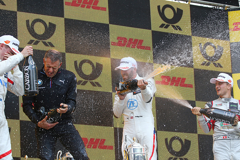 表彰台。優勝のフィリップ・エング、2位のジョエル・エリクソン、3位のニコ・ミューラー