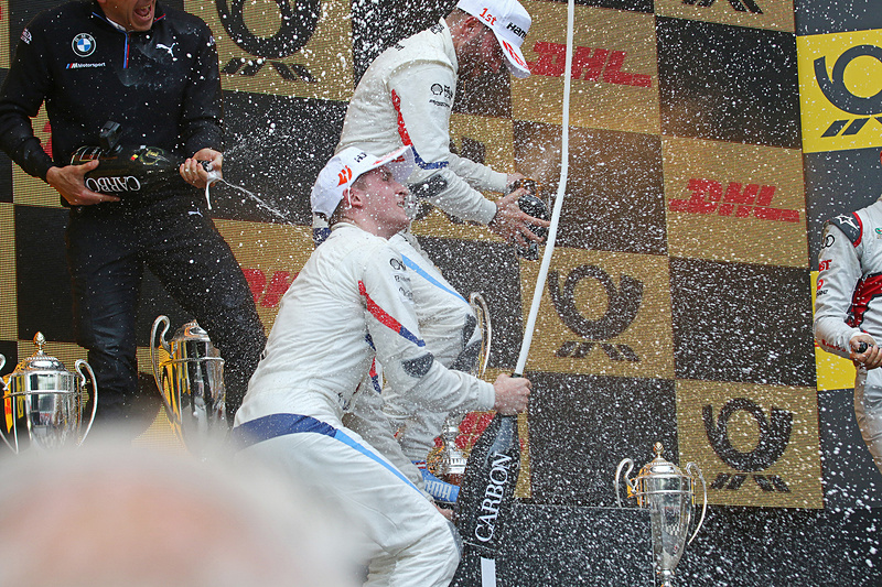 表彰台。優勝のフィリップ・エング、2位のジョエル・エリクソン、3位のニコ・ミューラー