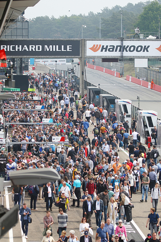 日曜日のピットウォーク
