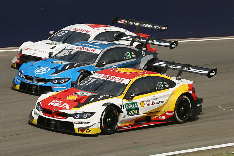 レース2のスタート。シェルドン・ヴァンデーリンデ（No.31）がトップでフィリップ・エング（No.25）、レネ・ラスト（No.33）と続く