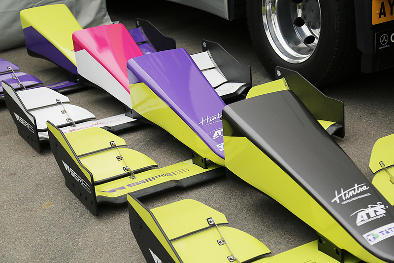 マシンのカラーリングは5色