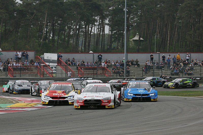 リスタート直前の各車