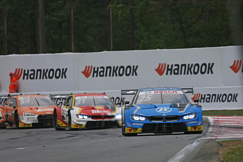 フィリップ・エング（No.25）、シェルドン・ヴァンデーリンデ（No.31）、ジャミー・グリーン（No.53）がつける