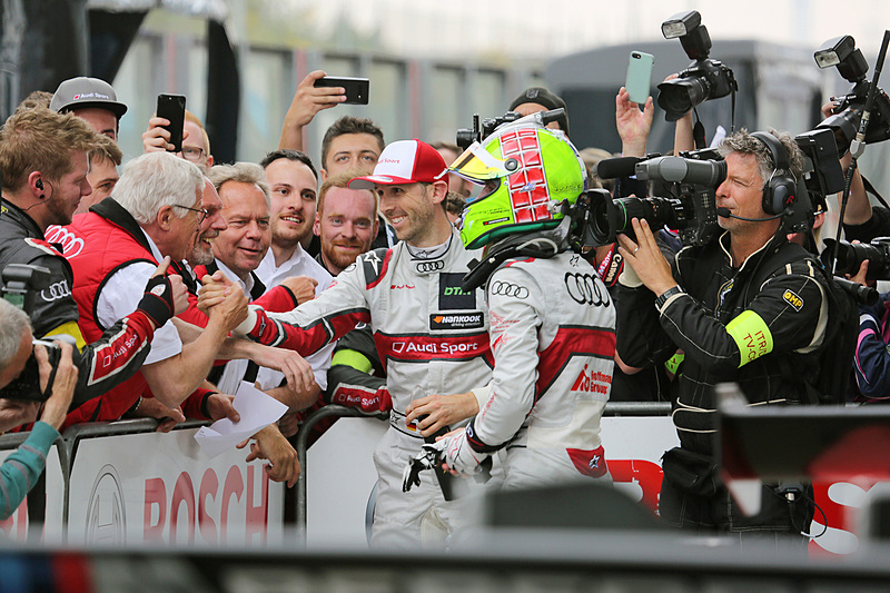 優勝したレネ・ラスト。ヘルメットをかぶっているのは3位に入ったジャミー・グリーン