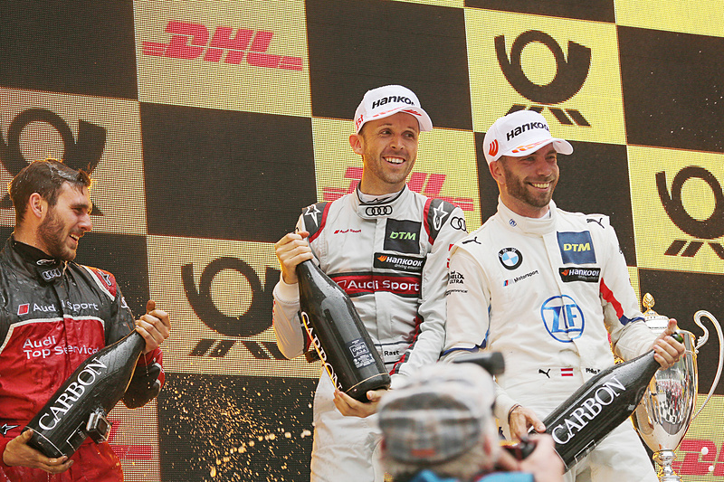 表彰式。優勝したレネ・ラスト、左は2位のフィリップ・エング、右は3位のジャミー・グリーン