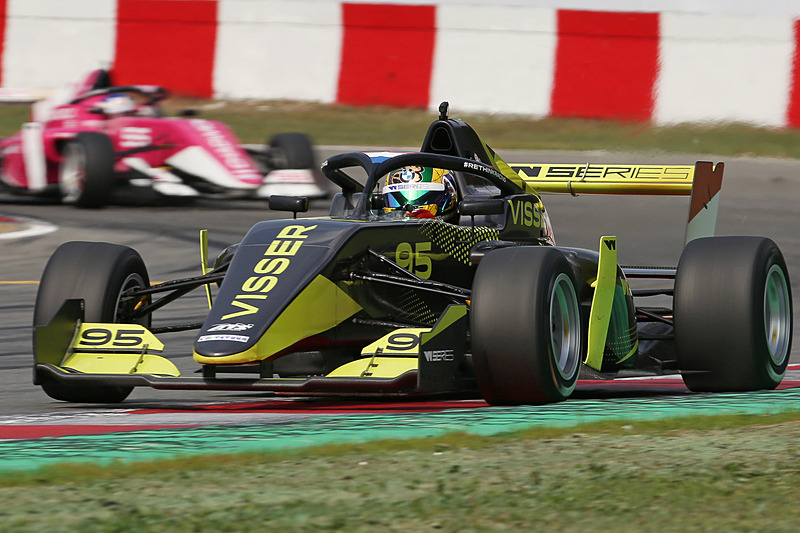 優勝したベーツク・ビセー